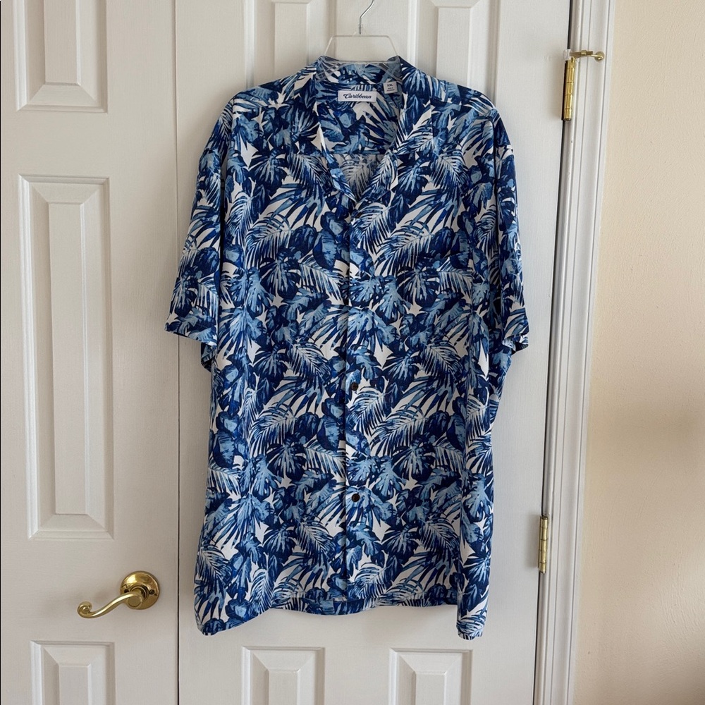 Caribbean Blue and White Leaf Print Men's Shirt